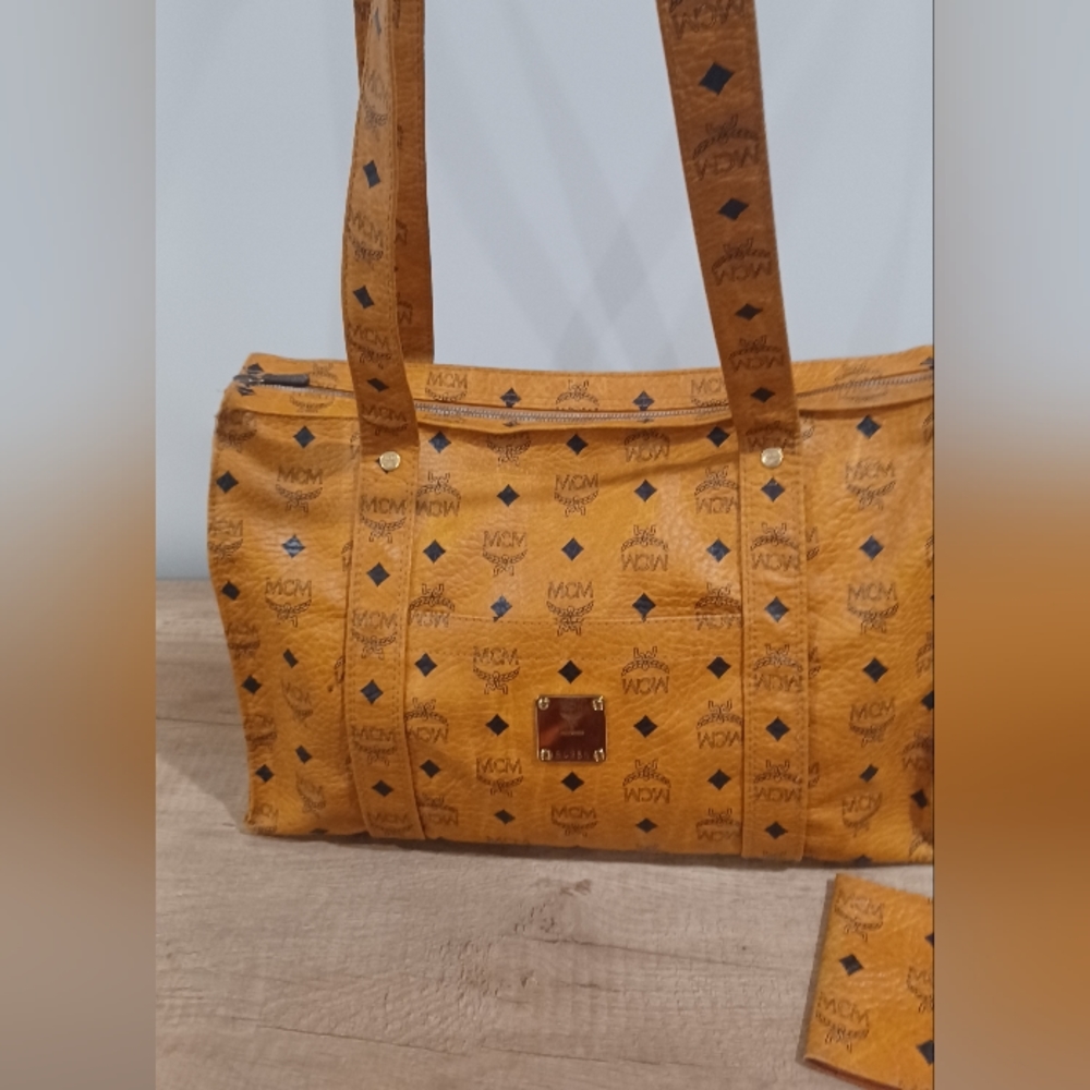 COPY - MCM shoulder bag with matching card holder - Picture 3 of 11